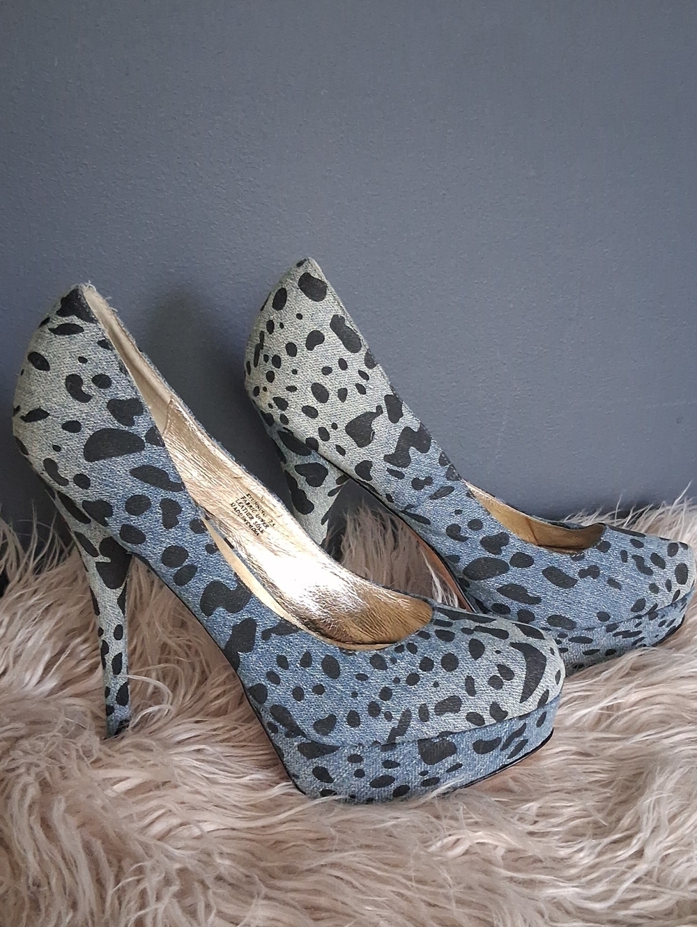 ZIGI NY denim Animal Prunt Platform